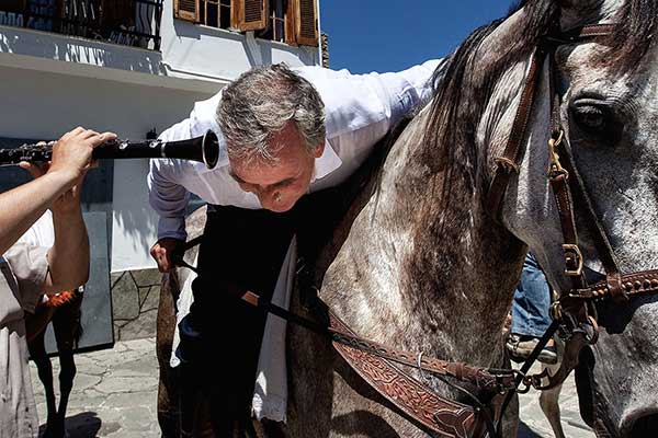 Όλη η Ελλάδα μια γιορτή από την Κοζάνη έως την Κάρπαθο μέσα από τον φακό του Περικλή Μεράκου