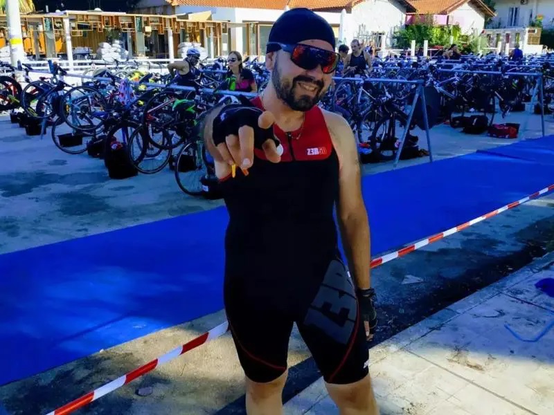 Χρυσός ο Καστοριανός Δημήτρης Κοντονίνας σε σκυταλοδρομία τριάθλου (φωτογραφίες)