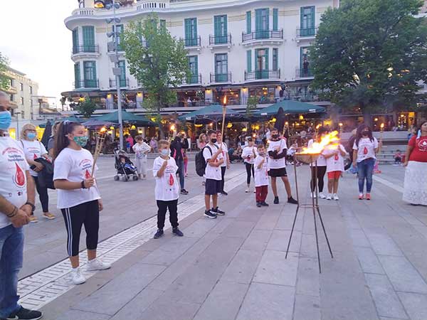 Άναψε η φλόγα της αγάπης στην πλατεία της Κοζάνης