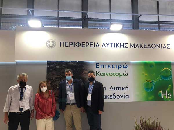 Υπουργοί, βουλευτές, στελέχη της κυβέρνησης αλλά και της αυτοδιοίκησης στο περίπτερο της Περιφέρειας Δυτικής Μακεδονίας στη ΔΕΘ