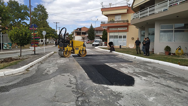 Μικρές επεμβάσεις στα Πετρανά Κοζάνης σε επικίνδυνα σημεία με ασφαλτόστρωση