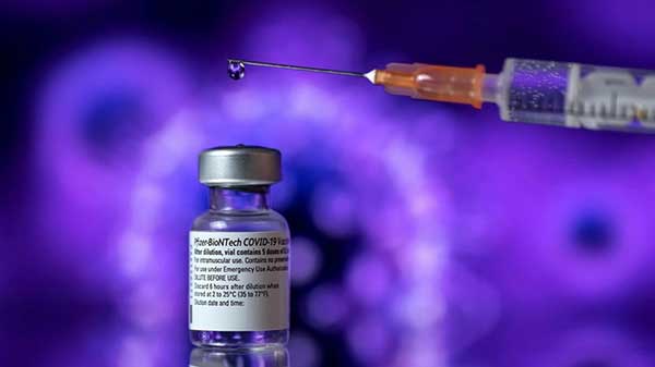 Pfizer: Το εμβόλιο έχει μειωμένη αποτελεσματικότητα με τον χρόνο – «Πράσινο φως» στην τρίτη δόση