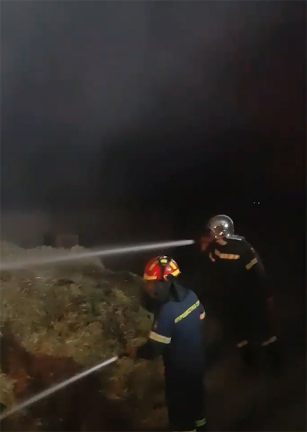 Πυρκαγιά ξέσπασε  σε αποθήκη με άχυρα στο Καλαμιτσι Γρεβενών