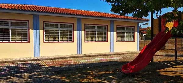 Ευχαριστήριο των νηπιαγωγών του Πλατανορεύματος για το βάψιμο του σχολείου