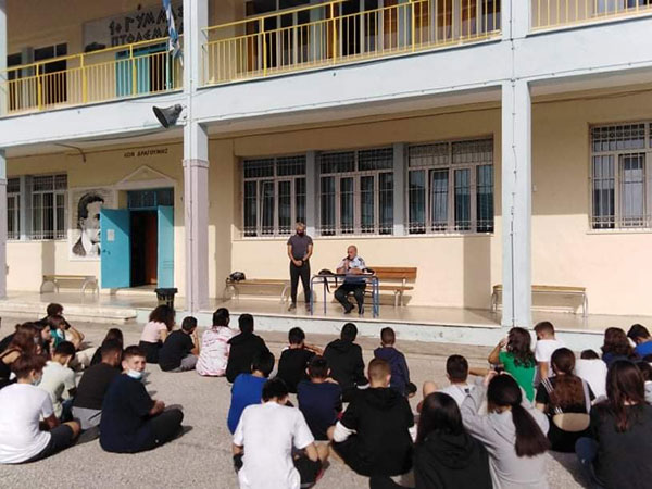 Ευρωπαϊκή Εβδομάδα Κινητικότητας Δήμου Εορδαίας: Ενημέρωση από την Αστυνομία στους μαθητές της Β’-Γ’ τάξης του 1ου Γυμνασίου Πτολεμαΐδας σχετικά με ζητήματα οδικής ασφάλειας