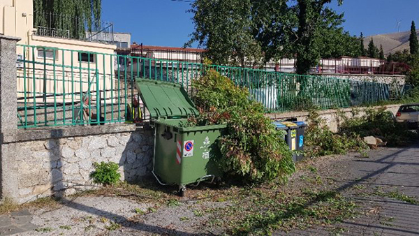 Σιάτιστα: Σπασμένα δέντρα και ζημιές από το μπουρίνι (Βίντεο)