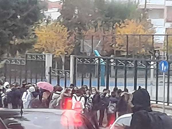 Η πυροσβεστική έλυσε την κατάληψη στο 2ο και 5ο Γυμνάσιο Κοζάνης