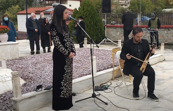 Η Αγάπη Τσαΐδου τραγουδά για το Μεσόβουνο