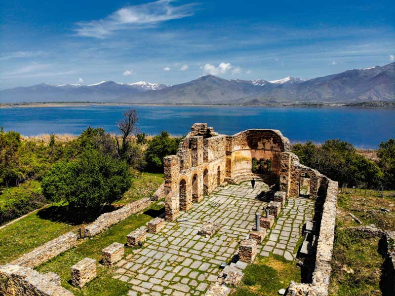 Προστατεύεται η σπάνια τοπική βιοποικιλότητα 20 αρχαιολογικών χώρων σε όλη την Ελλάδα-Ανάμεσά τους ο Άγιος Αχίλλειος Πρεσπών