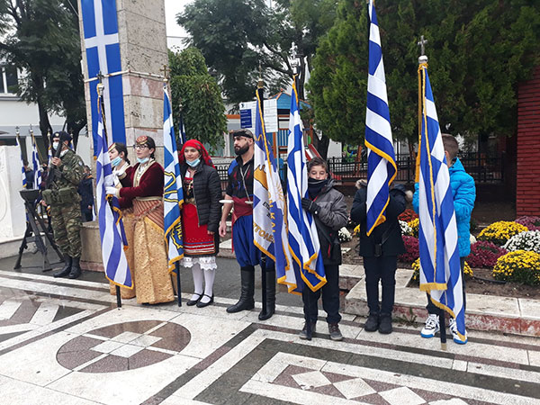 Υπό βροχή οι εκδηλώσεις στην κεντρική πλατεία της Πτολεμαΐδας για την 109η Επέτειο της Απελευθέρωσης της πόλης