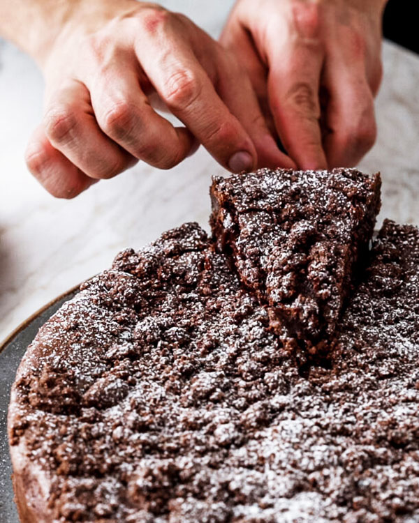 Brownies με αλμυρά φυστίκια peanuts – Το πιο ζουμερό και αμαρτωλά σοκολατένιο μπράουνις