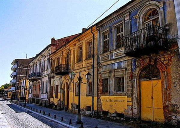 Φλώρινα: Ρημάζουν τα παραδοσιακά ιστορικά κτήρια στις όχθες του ποταμού Σακουλέβα