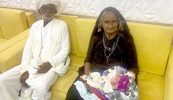 Ινδία: Γυναίκα έγινε μητέρα στα 70 της χρόνια