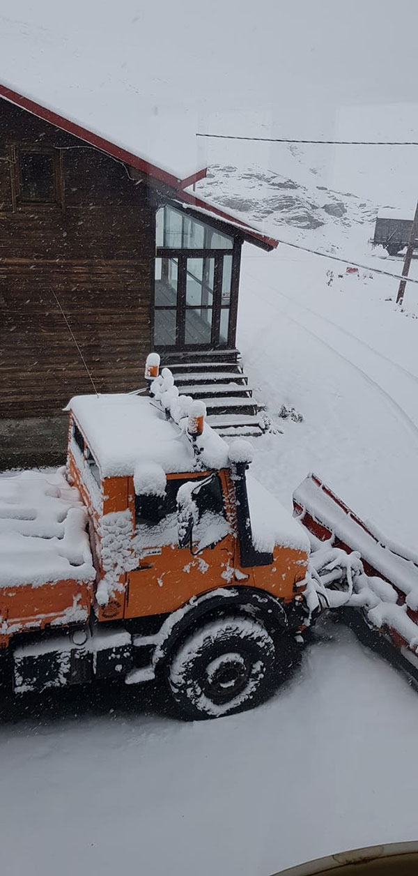 Φωτογραφίες από το φρεσκοχιονισμένο Καϊμάκτσαλαν