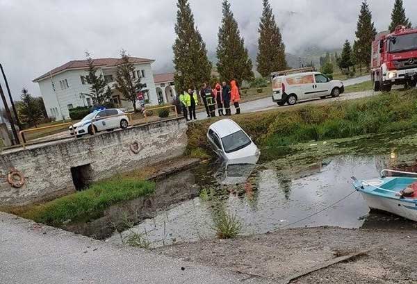 Μαυροχώρι Καστοριάς: Αυτοκίνητο έχασε τον έλεγχο και έπεσε στην λίμνη