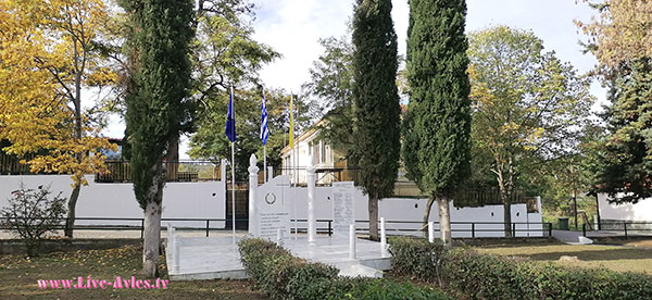 To νέο Μνημείο Πεσόντων Τ.Κ Αυλών στην Κεντρική Πλατεία Αυλών