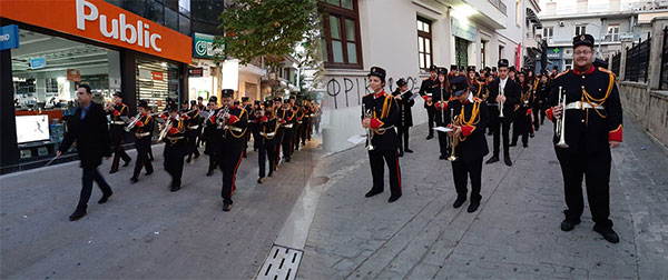 Η Πανδώρα στους δρόμους της Κοζάνης με εμβατήρια – H Κοζάνη τιμά την 28η Οκτωβρίου