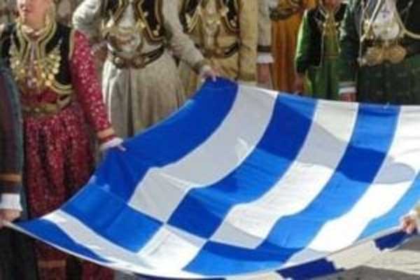 Μόνο σημαιοφόροι και παραστάτες στην μαθητική παρέλαση Καστοριάς και Άργους Ορεστικού