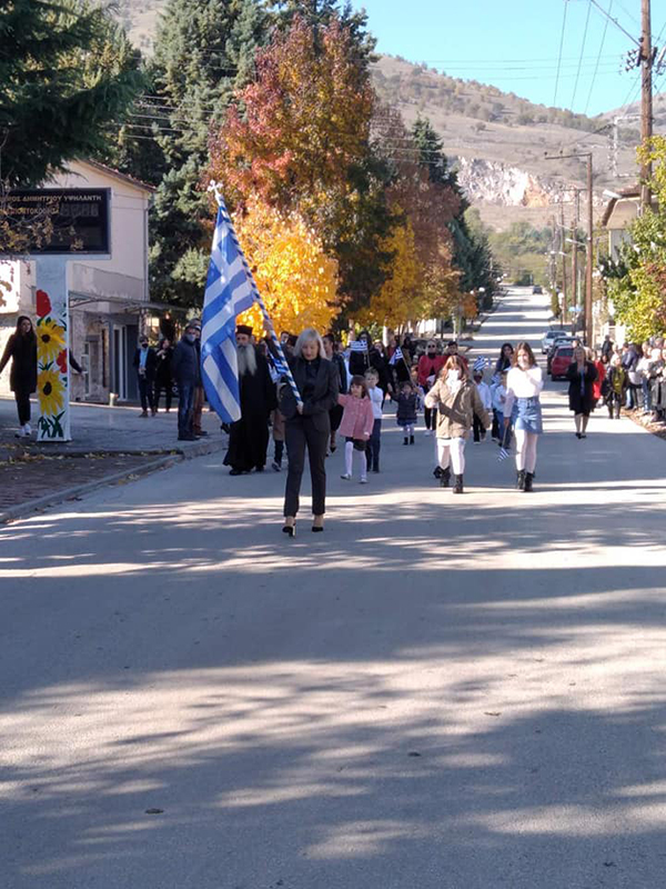 H Ποντοκώμη Κοζάνης παρέλασε αυτόνομα δίνοντας φόρο τιμής στους ήρωες και στις ηρωίδες