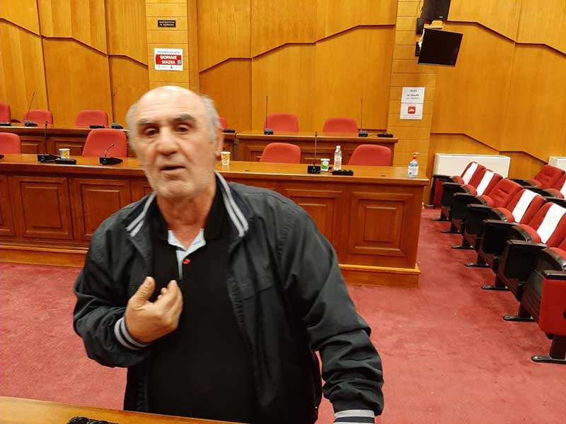 Σύλλογος  Ανέργων  Ακρινής προς τους πέντε βουλευτές της ΠΕ Κοζάνης και όλα τα κόμματα :Να προβάλετε ζήτημα αντισυνταγματικότητας της διάταξης για την κατάργηση της μετεγκατάστασης του οικισμού