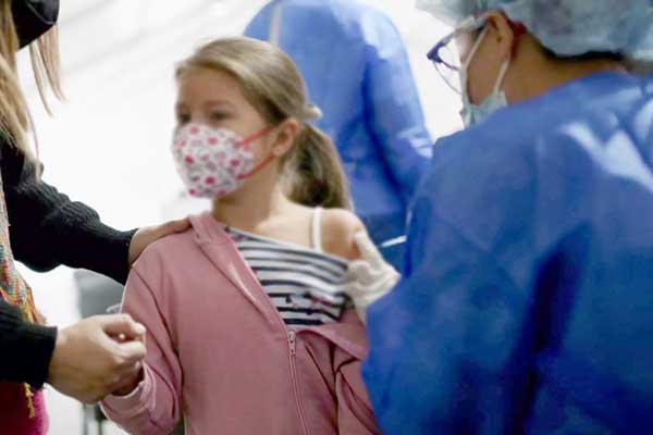 Κορονοϊός και εμβόλιο στα παιδιά: Όλα τα SOS μέσα από το παράδειγμα των ΗΠΑ