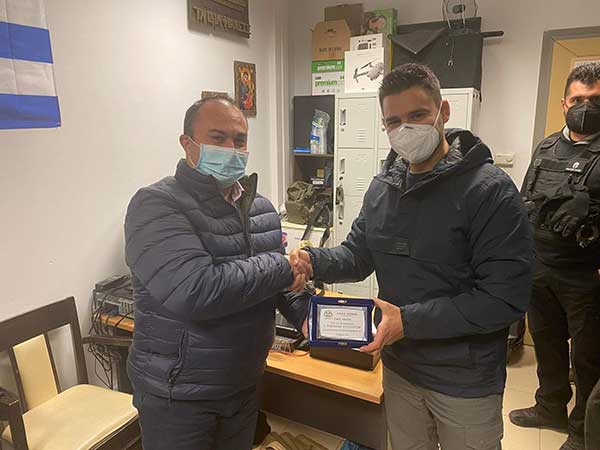 Τιμητική πλακέτα στον Νίκο Λυσσαρίδη από την ΟΠΚΕ Κοζάνης