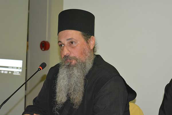 Ο Αρχιμ. Παΐσιος Παπαδόπουλος απαντά στο Νίκο Σαμαρά: Εδώ είμαστε και θα μιλήσουμε όταν τελειώσει το αφήγημα
