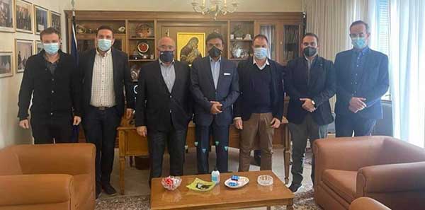 Ο Μιχάλης Παπαδόπουλος με τον Πρέσβη Ηνωμένων Αραβικών Εμιράτων στο Επιμελητήριο Κοζάνης, στο Τρανόβαλτο σε επιχειρήσεις μαρμάρου και στον Αναγκαστικό Συναιτερισμο Κροκοπαραγωγών