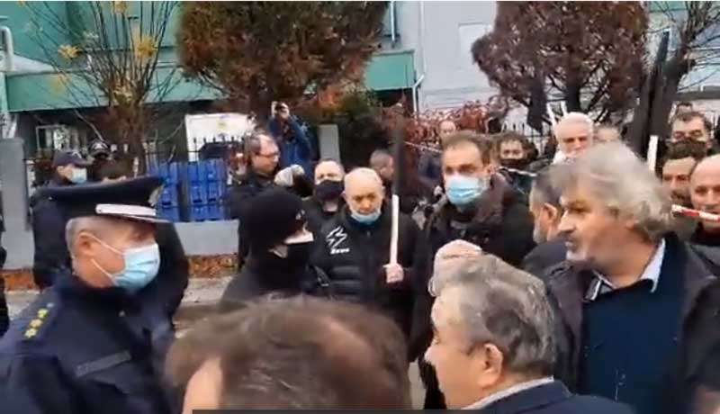 Οι συνδικαλιστές ετοιμάζονται να βγουν στην πλατεία της Κοζάνης