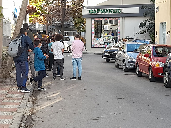Ταλαιπωρία σε γονείς και μαθητές για τα rapid test