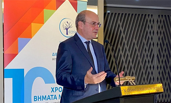 Οι 10 πρωτοβουλίες του Υπουργείου Εργασίας για τα ΑμεΑ – Έρχεται η κάρτα αναπηρίας