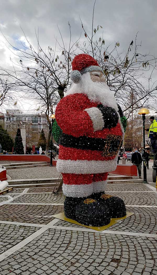 Ήρθε ο Άγιος Βασίλης στην πλατεία της Πτολεμαΐδας