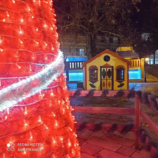 Χριστουγεννιάτικος στολισμός στην Αιανή