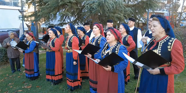 Παραδοσιακά κάλαντα από τον Σύνδεσμο Γραμμάτων & Τεχνών και το Τμήμα Παραδοσιακών Χορών του Δήμου Γρεβενών (Βίντεο)