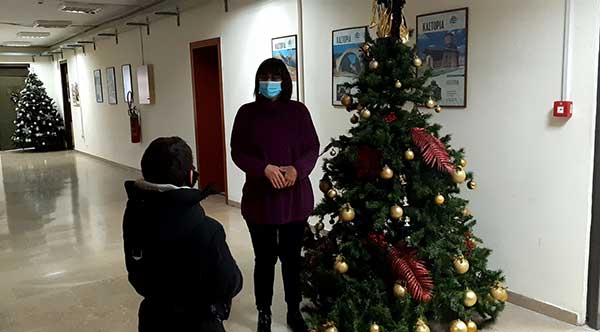 Τα χριστουγεννιάτικα κάλαντα έψαλλαν στην Αντιπεριφερειάρχη Καστοριάς