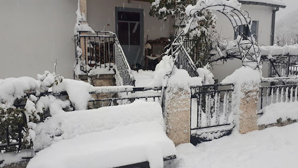 Έπεσε το πρώτο χιόνι στο Καστανόφυτο Καστοριάς!!!