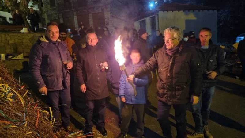 Άναψαν οι κλαδαριές στην Σιάτιστα