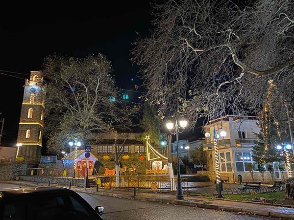 Τα γιορτινά της φόρεσε η Κοινότητα Λευκοπηγής