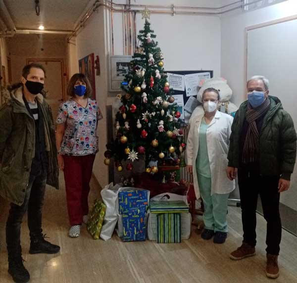 Χριστουγεννιάτικα δώρα στην Παιδιατρική Κλινική του “Μαμάτσειου” από το Σύλλογο Εκπαιδευτικών Α/θμιας Εκπ/σης Κοζάνης