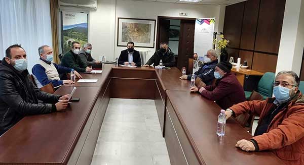Συζήτηση του Θωμά Μάνου με ΤΟΕΒ των Γρεβενών