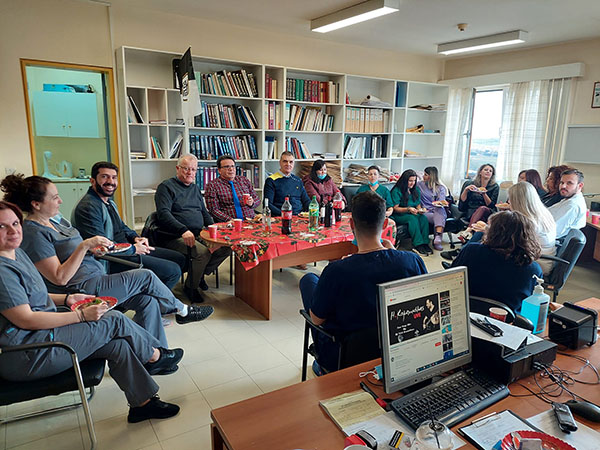 Φωτογραφίες από την καθιερωμένη Χριστουγεννιάτικη γιορτή του Ορθοπαιδικού τμήματος του νοσοκομείου Πτολεμαΐδας