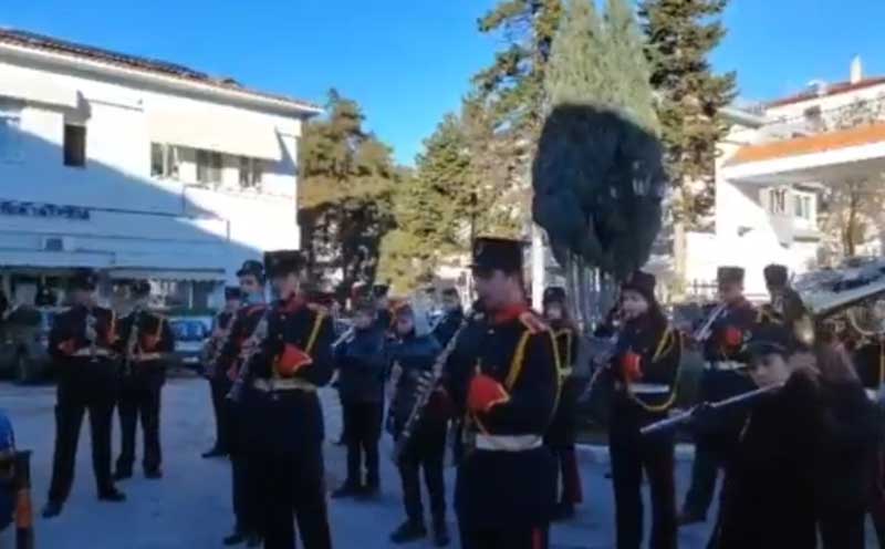 Τα κάλαντα από την “Πανδώρα” στο “Μαμάτσειο”