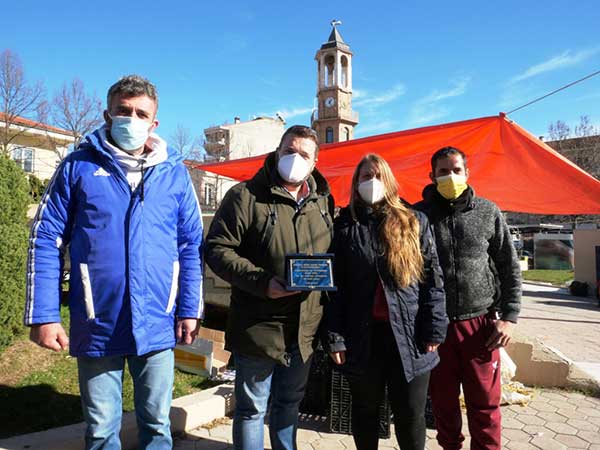 Δήμος Γρεβενών: Τιμητική πλακέτα του Σωματείου Λαϊκής Αγοράς Γρεβενών προς τον Αντιδήμαρχο Ζήση Κιάκα