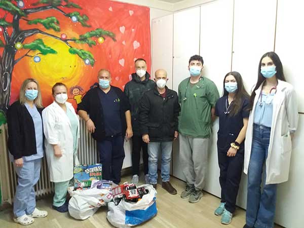 Δωρεά παιχνιδιών στην Παιδιατρική Κλινική του “Μαμάτσειου” Νοσοκομείου από την Ένωση Στρατιωτικών Π.Ε. Κοζάνης