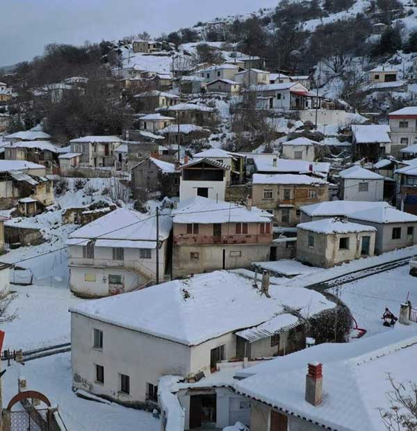 Εικόνες από την χιονισμένη Καστανιά Σερβίων