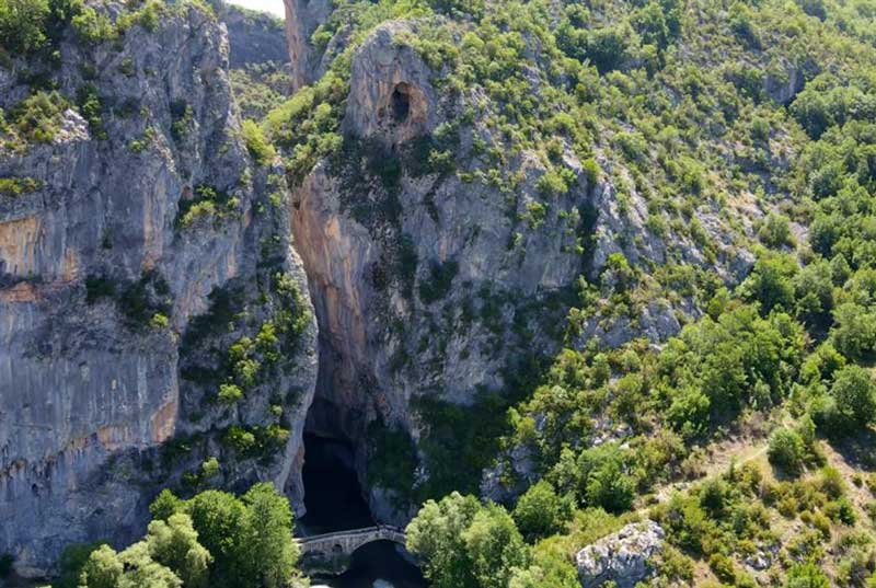 Η ωραία Σαμαρίνα: Διήμερο στο ψηλότερο χωριό των Βαλκανίων, μια ανάσα από το Χιονοδρομικό της Βασιλίτσας