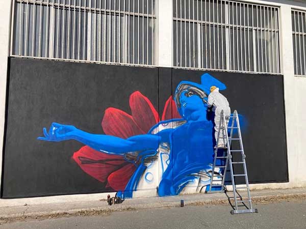 Στην Κοζάνη βρίσκεται η εκπομπή “Η τέχνη του δρόμου” της ΕΡΤ3 και ο Insane51 βάζοντας χρώμα και φαντασία στους τοίχους της πόλης