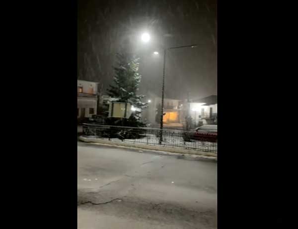 Χιονίζει και στη Βεύη Φλώρινας (Βίντεο)