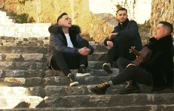 Το νέο κομμάτι των Konttra Band “Δύο Ξένοι” που είναι αφιερωμένο στην αγάπη και τον έρωτα, γυρισμένο στην Καστοριά
