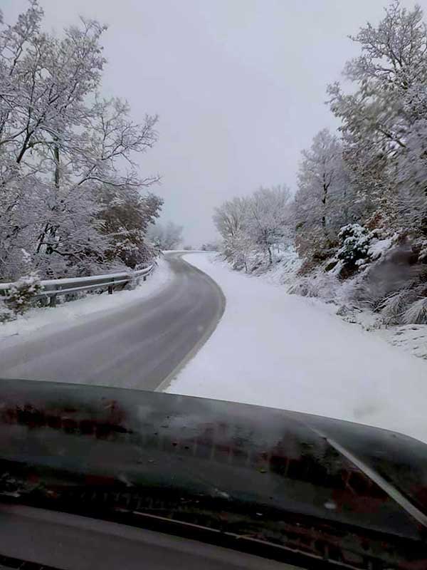 Αποχιονισμοί προς Παλαιογράτσανο,από μηχάνημα της ΠΕ Κοζανης